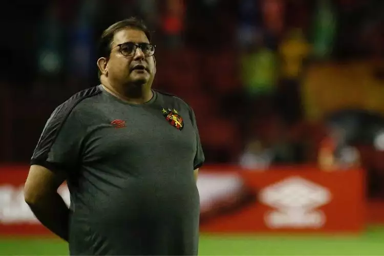 Guto Ferreira segue como preferido da diretoria para assumir cargo de treinador do Sport